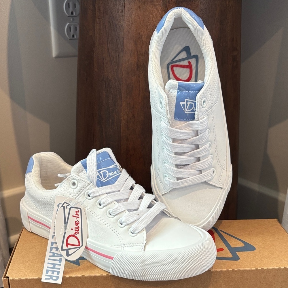 Drive-In Cinema Genuine Leather,lace up,low top,foam insole,pad collar,platform